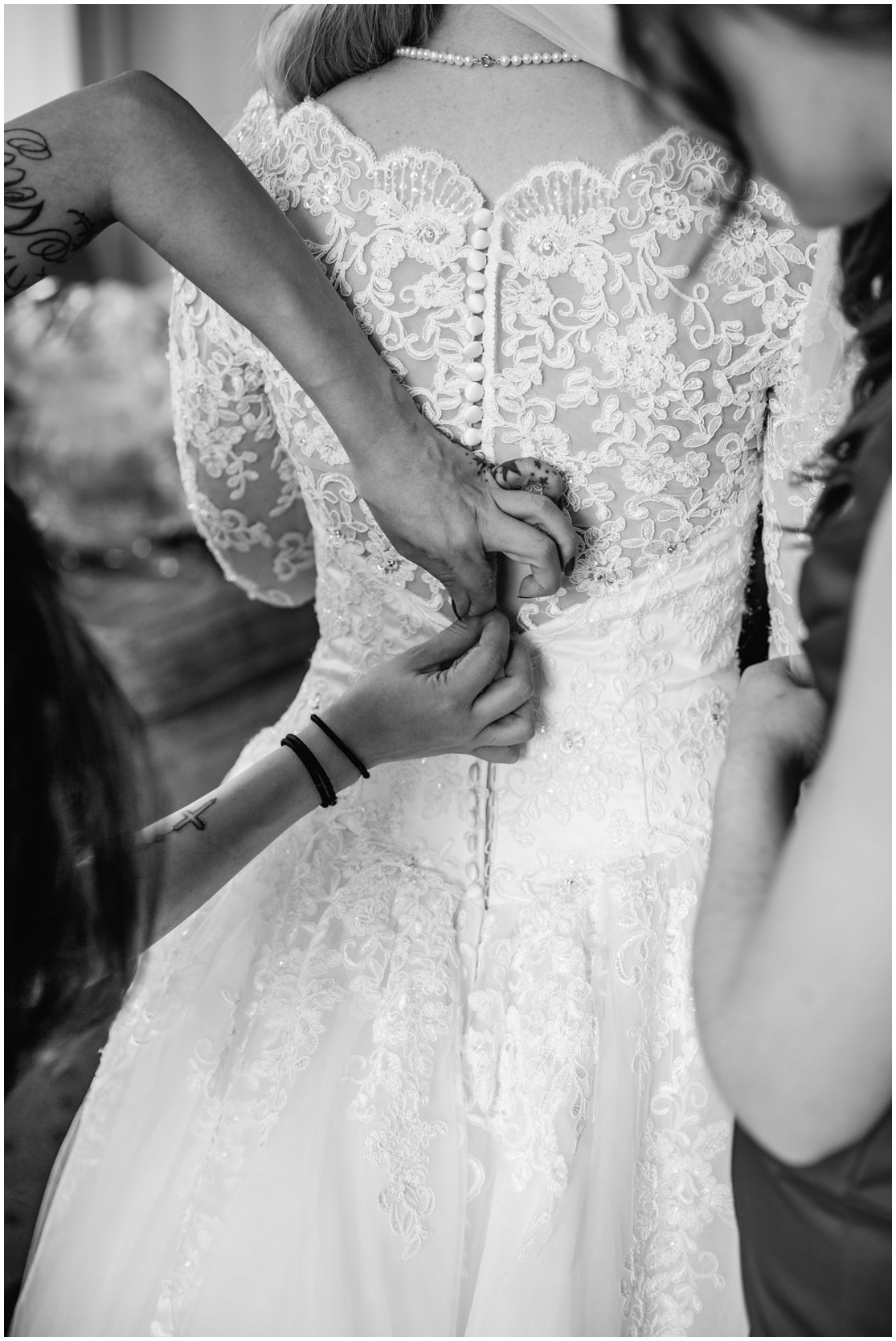 Red and Gold Cheyenne, Wyoming Wedding at Little America by Wyoming Photographer