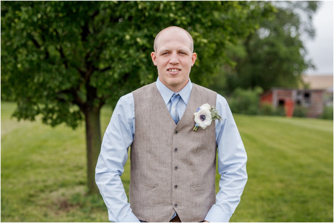 Rainy Nebraska Barn Wedding by Greeley, Colorado Wedding Photographer