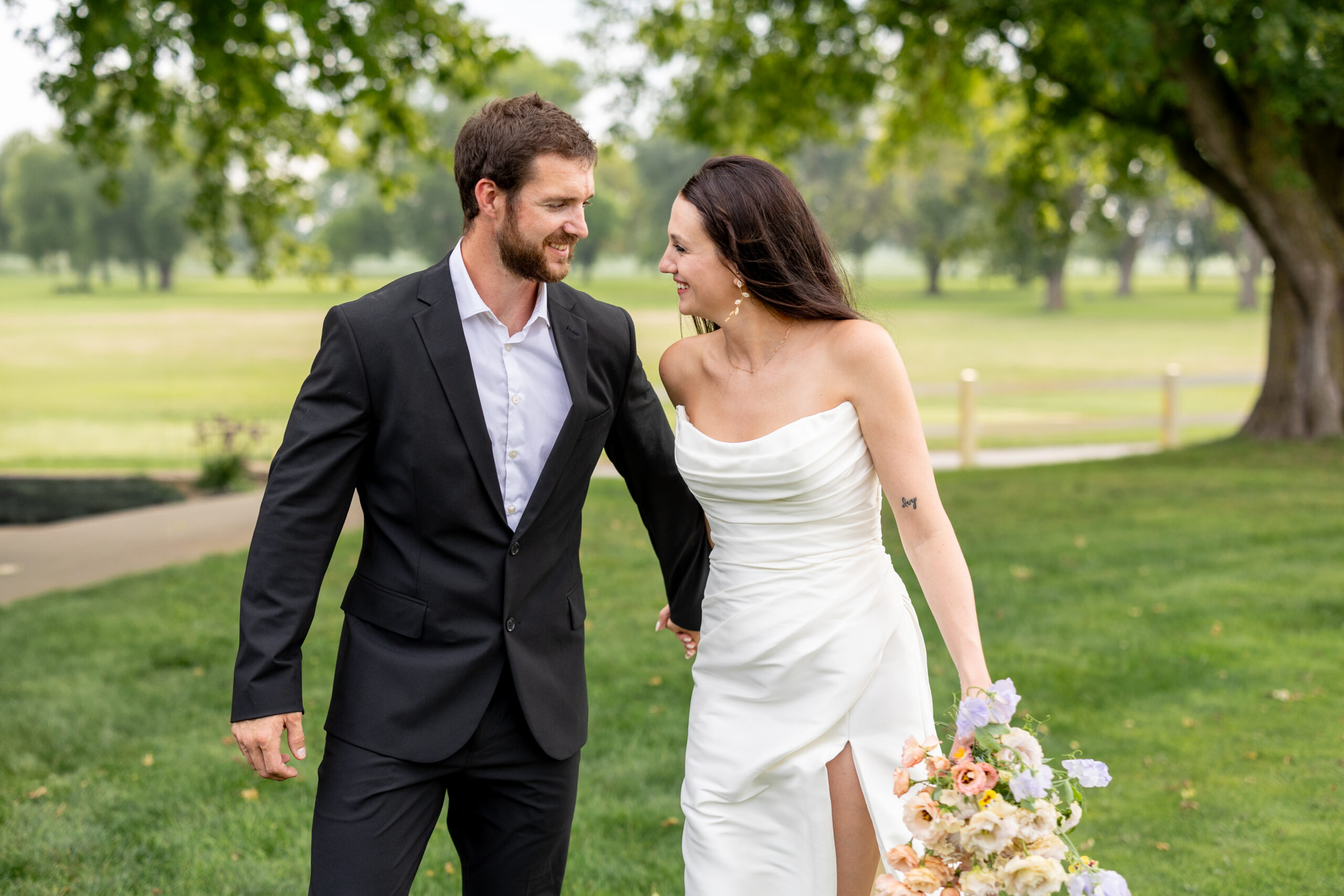 wedding in onawa, iowa at the country club photographed by iowa wedding photographer